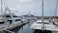 Yachten im Hafen von Puerto Calero.
